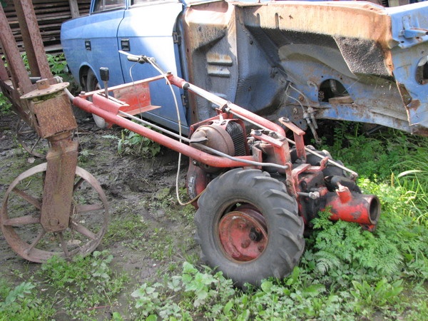 Traktor MF 70