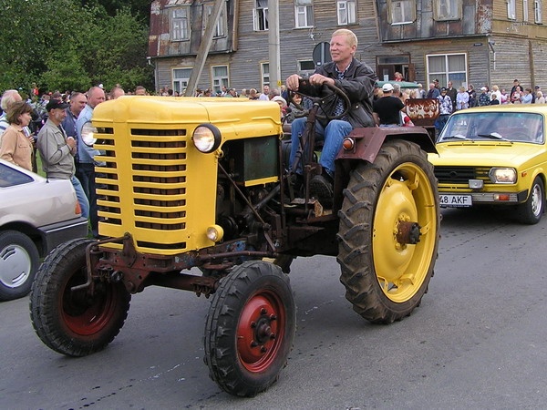 Iseehitatud traktor