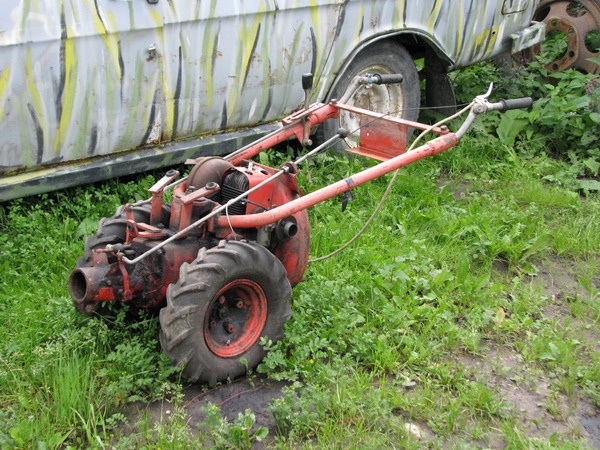 Traktor MF 70