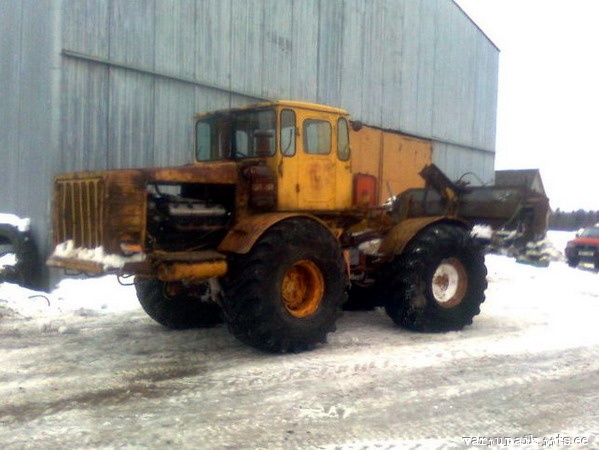 Traktor K-700