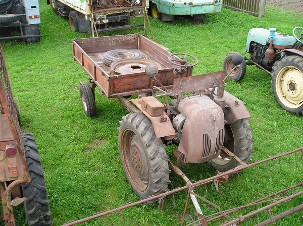Traktor T-16