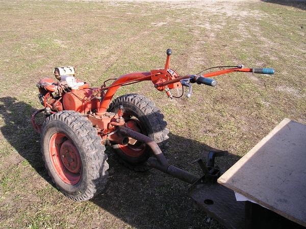 Traktor MTZ-05