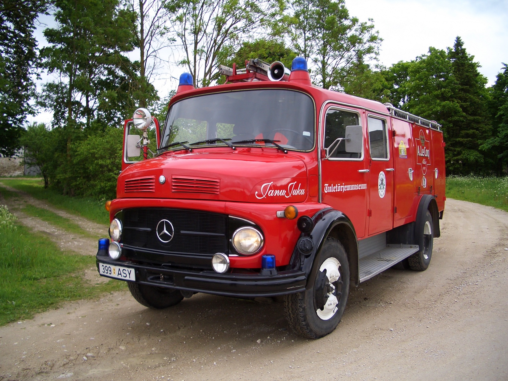 tuletõrjeauto Mercedes-Benz LF 1113