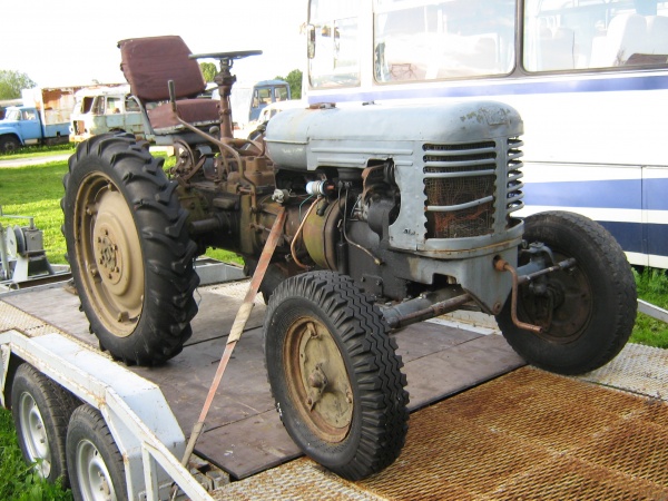 Traktor HTZ-7